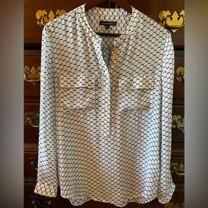 Banana Republic ladies blouse size medium